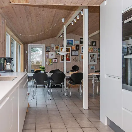 בית נופש 12 Person In אבלטופט